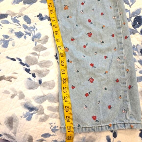 BDG Skylar High Rise Loose Baggy Jean Embroidered Flowers Women's Light Wash 24 - Picture 11 of 11